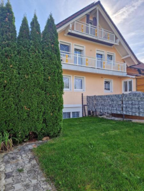 Wohnung Nr1 mir Garten und Terrasse